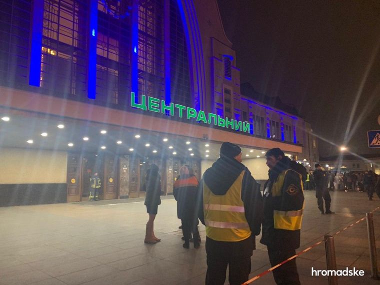 У Києві правоохоронці закрили залізничний вокзал через повідомлення про замінування. 25 січня 2020 року. dqxikeidqxitkant