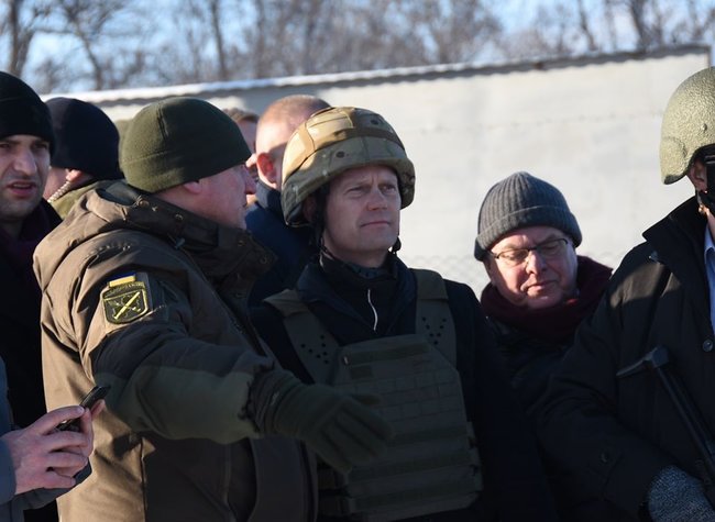 Глава МИД Дании Кофод посетил КПВВ Майорское в зоне проведения ООС 02 Глава МИД Дании Кофод посетил КПВВ Майорское в зоне проведения ООС 02 dqxikeidqxitkant