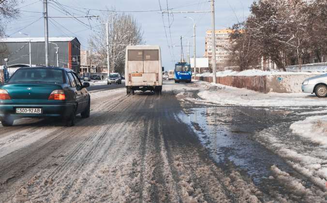 Вода залила перекресток улиц Калиновой и Образцова
