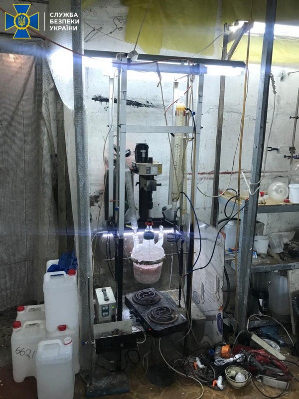 В Обухове ликвидирована крупная нарколаборатория, организованная бывшими полицейскими, - СБУ 01 dqxikeidqxitkant