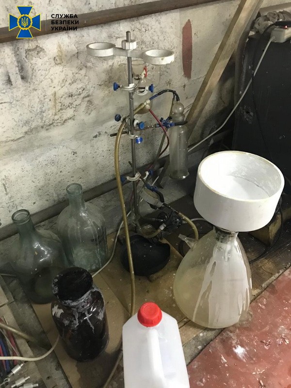 В Обухове ликвидирована крупная нарколаборатория, организованная бывшими полицейскими, - СБУ 05 В Обухове ликвидирована крупная нарколаборатория, организованная бывшими полицейскими, - СБУ 05