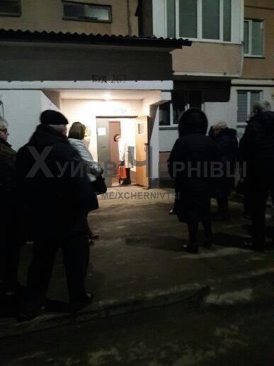 Коронавирус в Черновцах: местные жители устроили бунт под домом больного