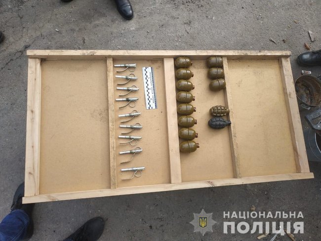 На Луганщине у местного жителя изъяты 13 гранат, - Нацполиция 01 На Луганщине у местного жителя изъяты 13 гранат, - Нацполиция 01 dqxikeidqxitkant