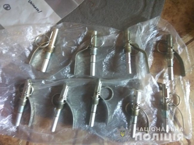 На Луганщине у местного жителя изъяты 13 гранат, - Нацполиция 03 На Луганщине у местного жителя изъяты 13 гранат, - Нацполиция 03