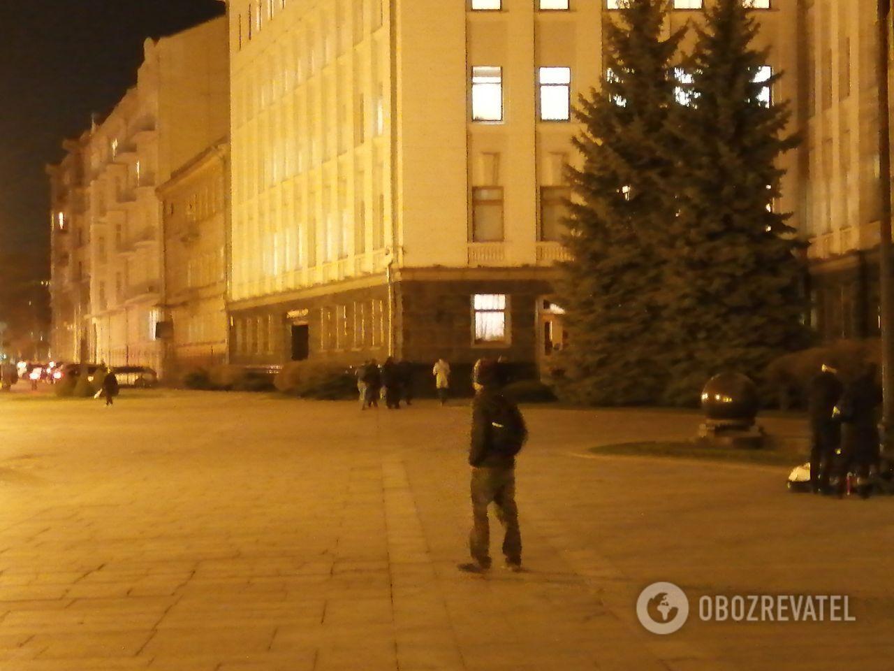 Зеленский срочно созвал "Слуг народа" в ОП. Первые кадры встречи dqxikeidqxiqqeant