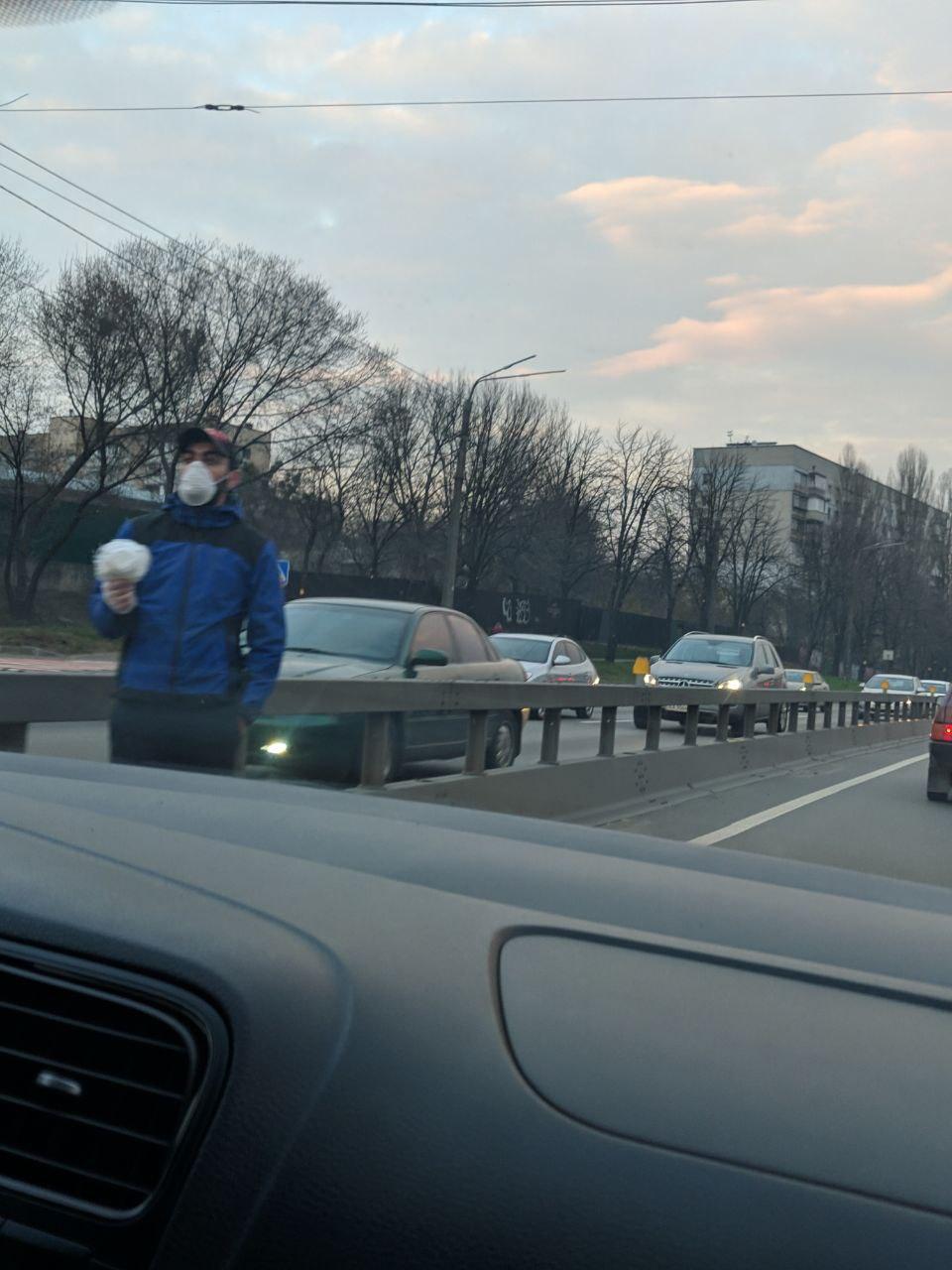 В Киеве торгуют медицинскими масками, 17 марта 2020