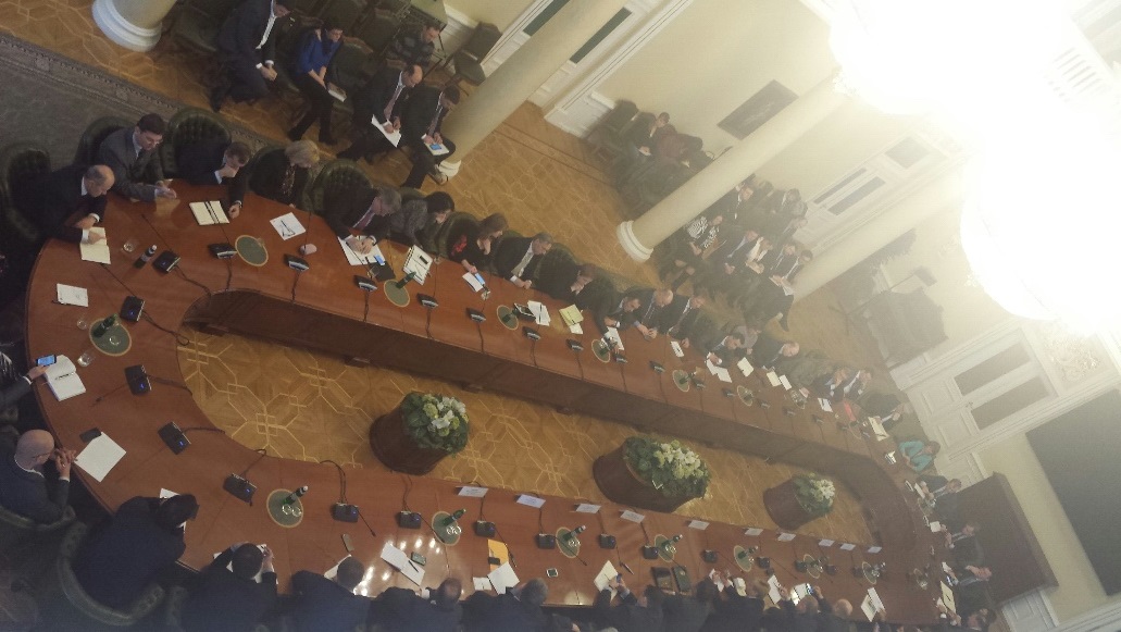 Встреча с банкирами проходит в большом зале заседаний Встреча с банкирами проходит в большом зале заседаний