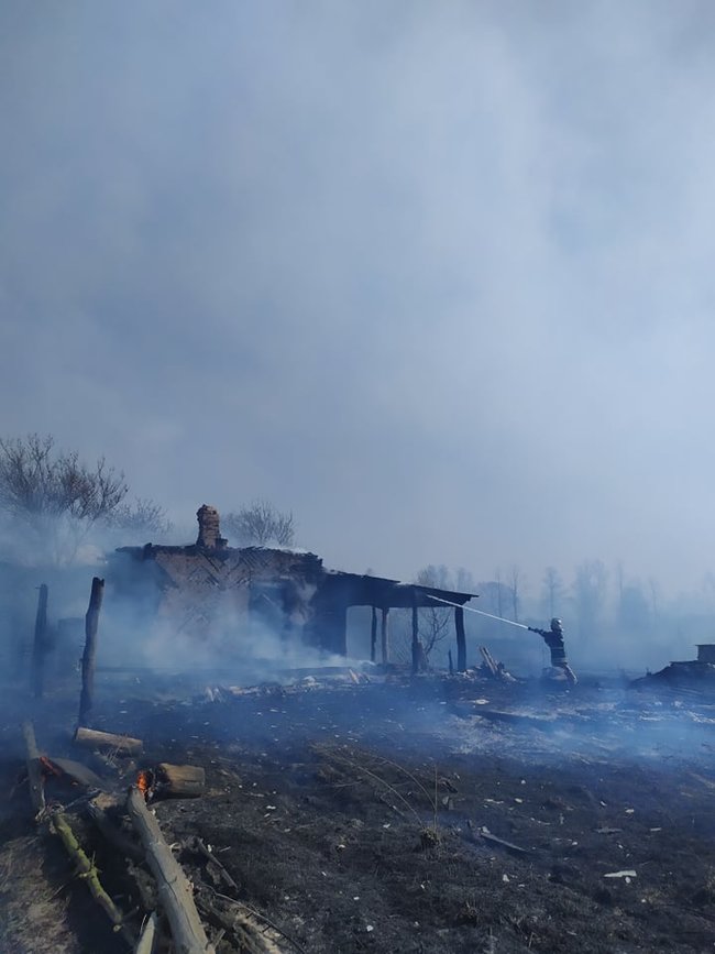 Горит хутор Обырок на Черниговщине, нужна помощь, - жители 02 Горит хутор Обырок на Черниговщине, нужна помощь, - жители 02