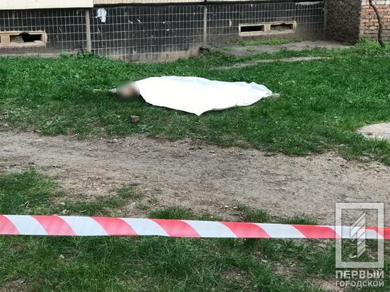 Подозреваемый в расстреле пары в Кривом Роге выбросился с 8 этажа dqxikeidqxiqqeant