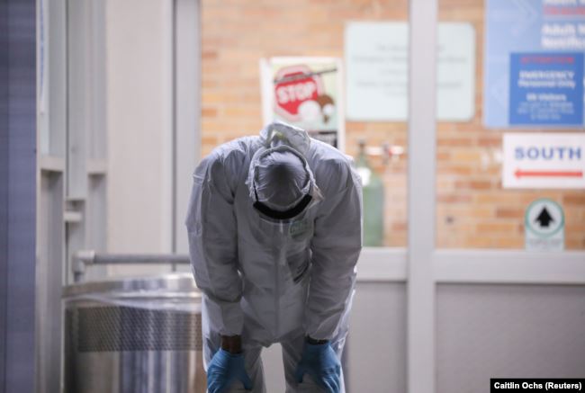 Врач в одной из больниц Нью-Йорка, 14 апреля 2020 года dqxikeidqxitkant