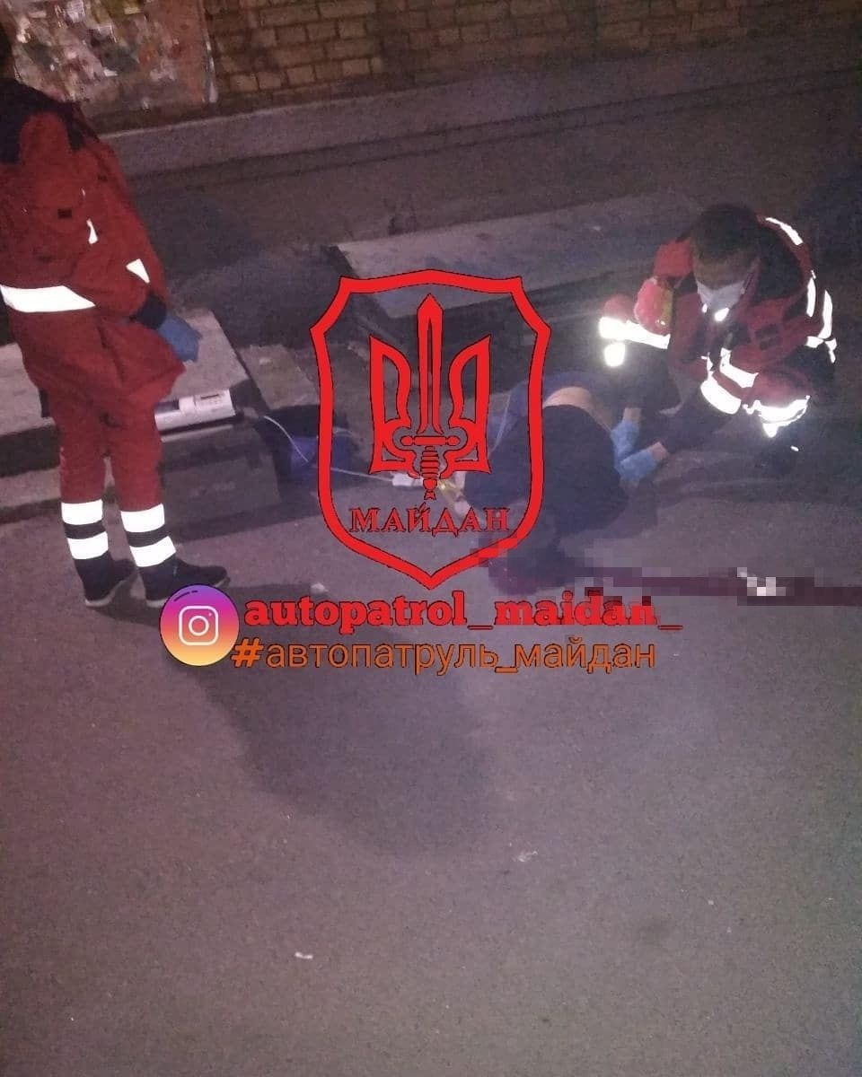 В Киеве из окна ТЦ выпал парень, он погиб dqxikeidqxiqqeant