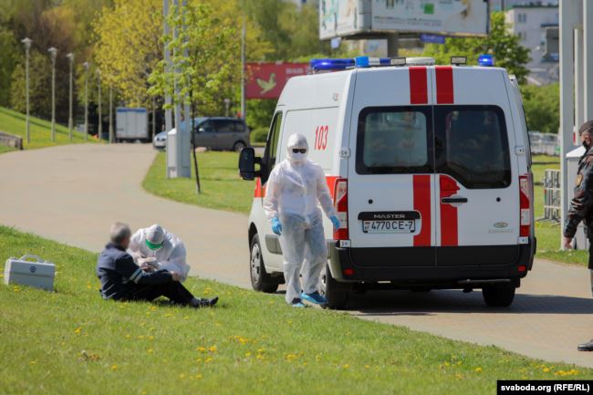 Ð§Ð¾Ð»Ð¾Ð²Ñ–ÐºÐ° Ð· COVID-19 Ð·Ð°Ñ‚Ñ€Ð¸Ð¼Ð°Ð»Ð¸ Ð½Ð° Ñ€ÐµÐ¿ÐµÑ‚Ð¸Ñ†Ñ–Ñ— Ð¿Ð°Ñ€Ð°Ð´Ñƒ Ð² ÐœÑ–Ð½ÑÑŒÐºÑƒ 01