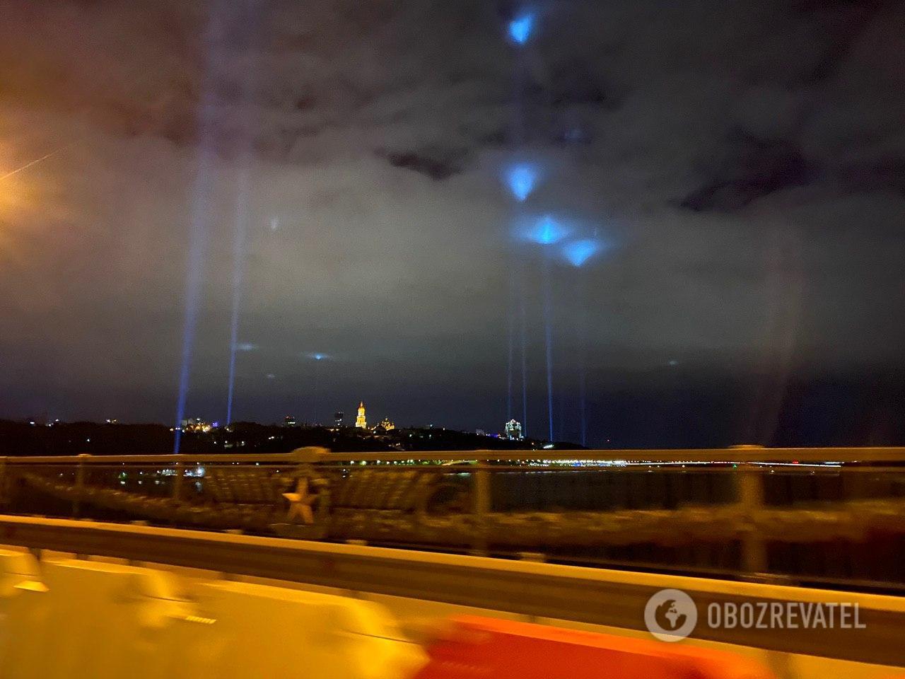 "Все, прилетели! НЛО, так НЛО!" Киевлян удивило "загадочное" свечение в небе dqxikeidqxitkant