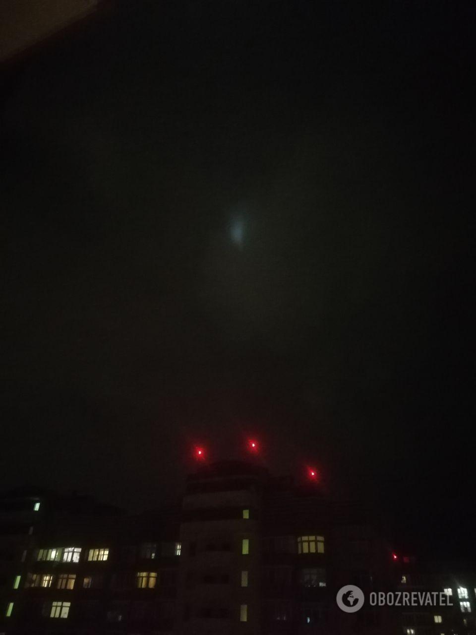 "Все, прилетели! НЛО, так НЛО!" Киевлян удивило "загадочное" свечение в небе