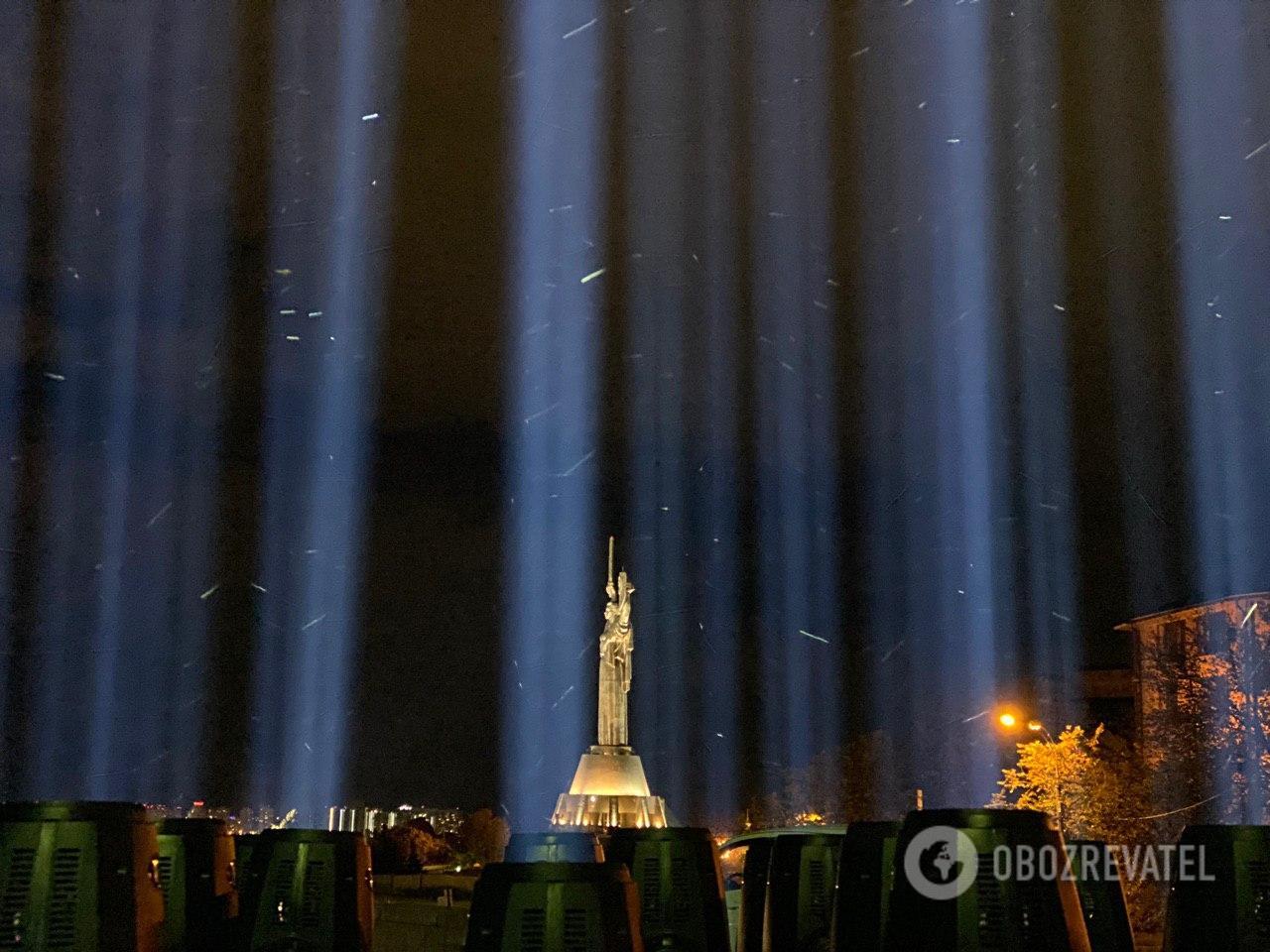 "Все, прилетели! НЛО, так НЛО!" Киевлян удивило "загадочное" свечение в небе