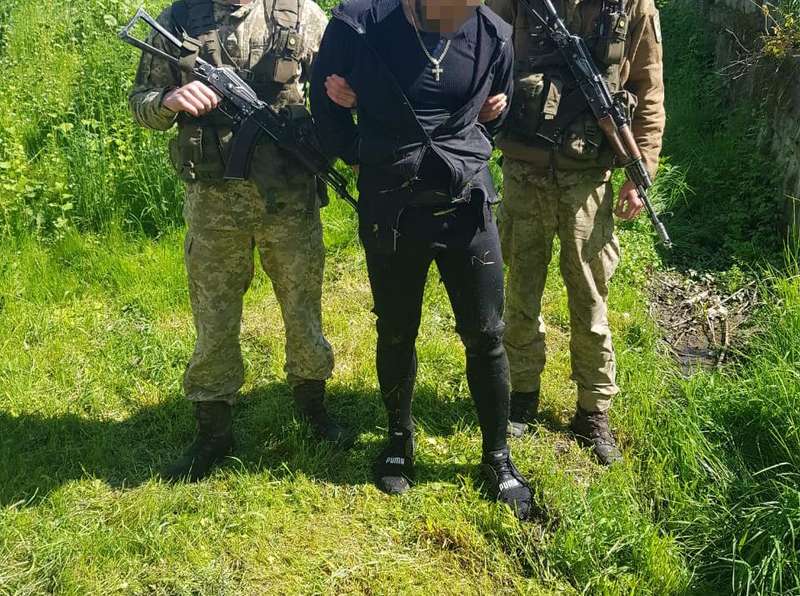 Задержанный контрабандист в гидрокостюме dqxikeidqxiqqeant