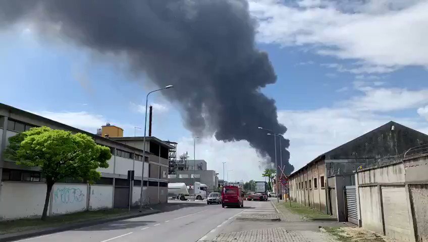 Взрыв на заводе в Венеции