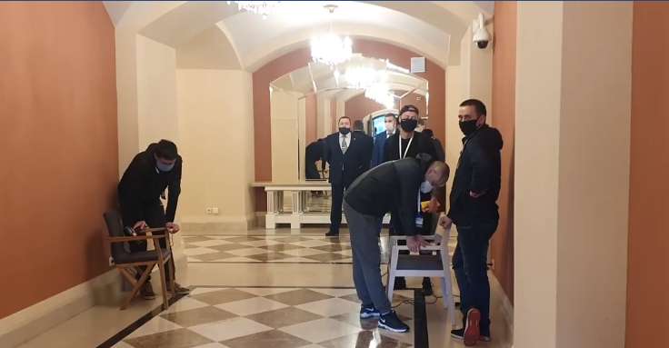 Для Зеленского стул грели феном dqxikeidqxiqqeant