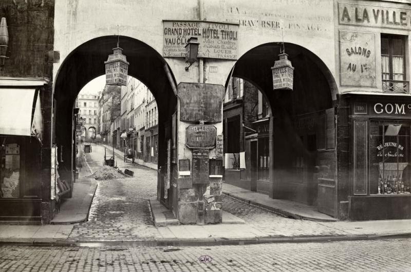 Улица Святого Лазаря и пассаж Тиволи, 1866. Фото - Charles Marville dqxikeidqxiqqeant