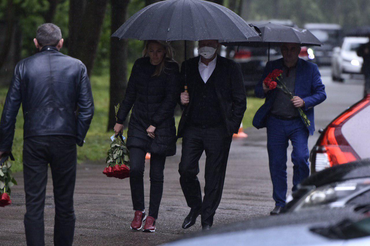 С погибшим нардепом Давыденко попрощались в Феофании: появились первые фото и видео dqxikeidqxitkant