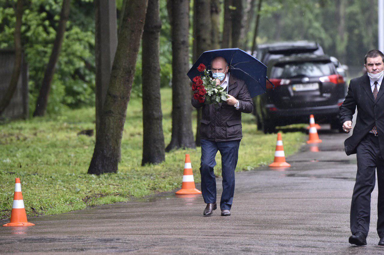 С погибшим нардепом Давыденко попрощались в Феофании: появились первые фото и видео