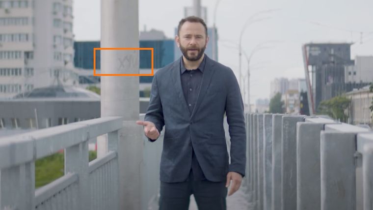 Олександр Дубінський і пасхалка на задньому тлі dqxikeidqxitkant