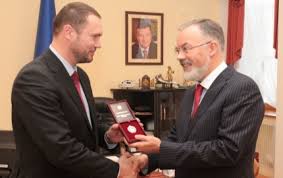 Сергію Шкарлету вручено нагрудний знак та посвідчення «Заслужений ...