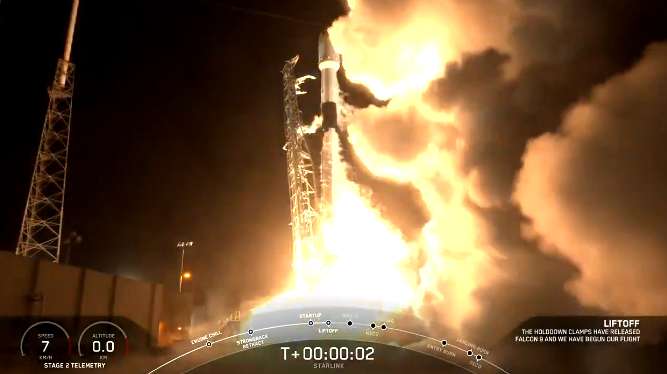 Ракета Маска снова отправилась в космос: на орбиту вывели 60 интернет-спутников dqxikeidqxitkant