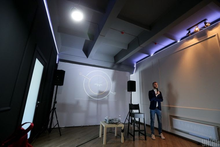 Гендиректор Національного центру Олександра Довженка Іван Козленко презентує результати роботи, Київ, 27 квітня 2017 року