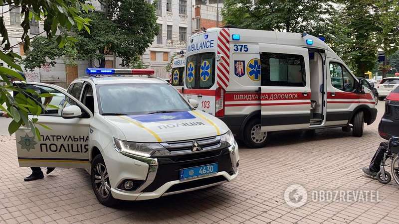 В Киеве женщина с 3-летним ребенком выпали из окна. Первые фото