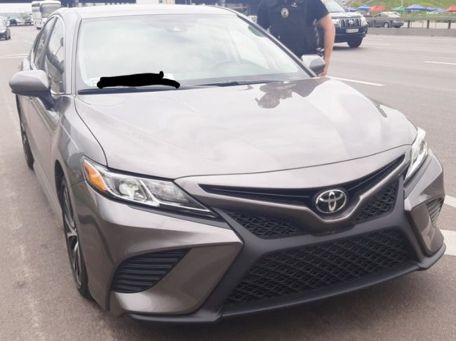 Ð’Ð¾Ð´Ñ–Ñ— Ð² ÐšÐ¸Ñ”Ð²Ñ– Ð·Ð½Ñ–Ð¼Ð°ÑŽÑ‚ÑŒ Ð½Ð¾Ð¼ÐµÑ€Ð½Ñ– Ð·Ð½Ð°ÐºÐ¸, Ñ‰Ð¾Ð± ÑƒÐ½Ð¸ÐºÐ½ÑƒÑ‚Ð¸ Ñ„Ñ–ÐºÑÐ°Ñ†Ñ–Ñ— ÐºÐ°Ð¼ÐµÑ€Ð°Ð¼Ð¸ Ð·Ð° Ð¿ÐµÑ€ÐµÐ²Ð¸Ñ‰ÐµÐ½Ð½Ñ ÑˆÐ²Ð¸Ð´ÐºÐ¾ÑÑ‚Ñ– 06