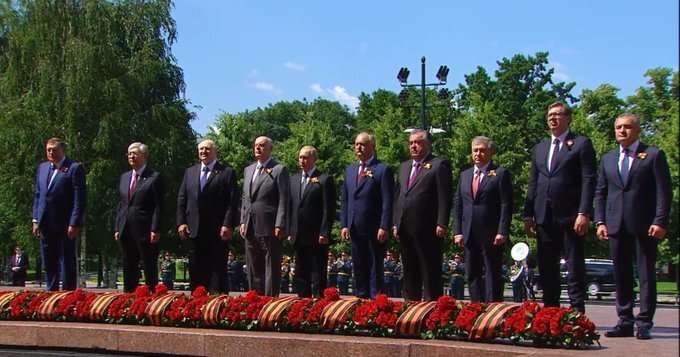 Twitter /  dqxikeidqxiqqeant