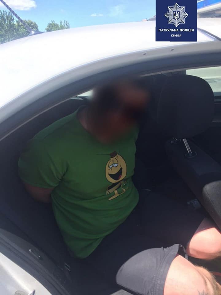 В Киеве водитель угрожал расправой раздражавшему его патрульному. Фото: Патрульная полиция Киева dqxikeidqxiqqeant