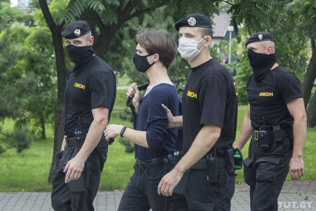 Силовики разогнали акцию противников Лукашенко в Беларуси 02 Силовики разогнали акцию противников Лукашенко в Беларуси 02