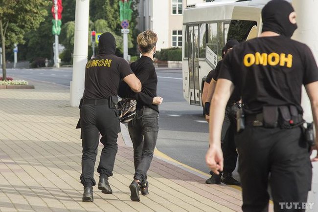Силовики разогнали акцию противников Лукашенко в Беларуси 05 Силовики разогнали акцию противников Лукашенко в Беларуси 05