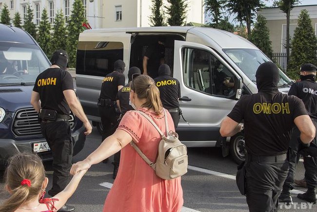 Силовики разогнали акцию противников Лукашенко в Беларуси 08 Силовики разогнали акцию противников Лукашенко в Беларуси 08