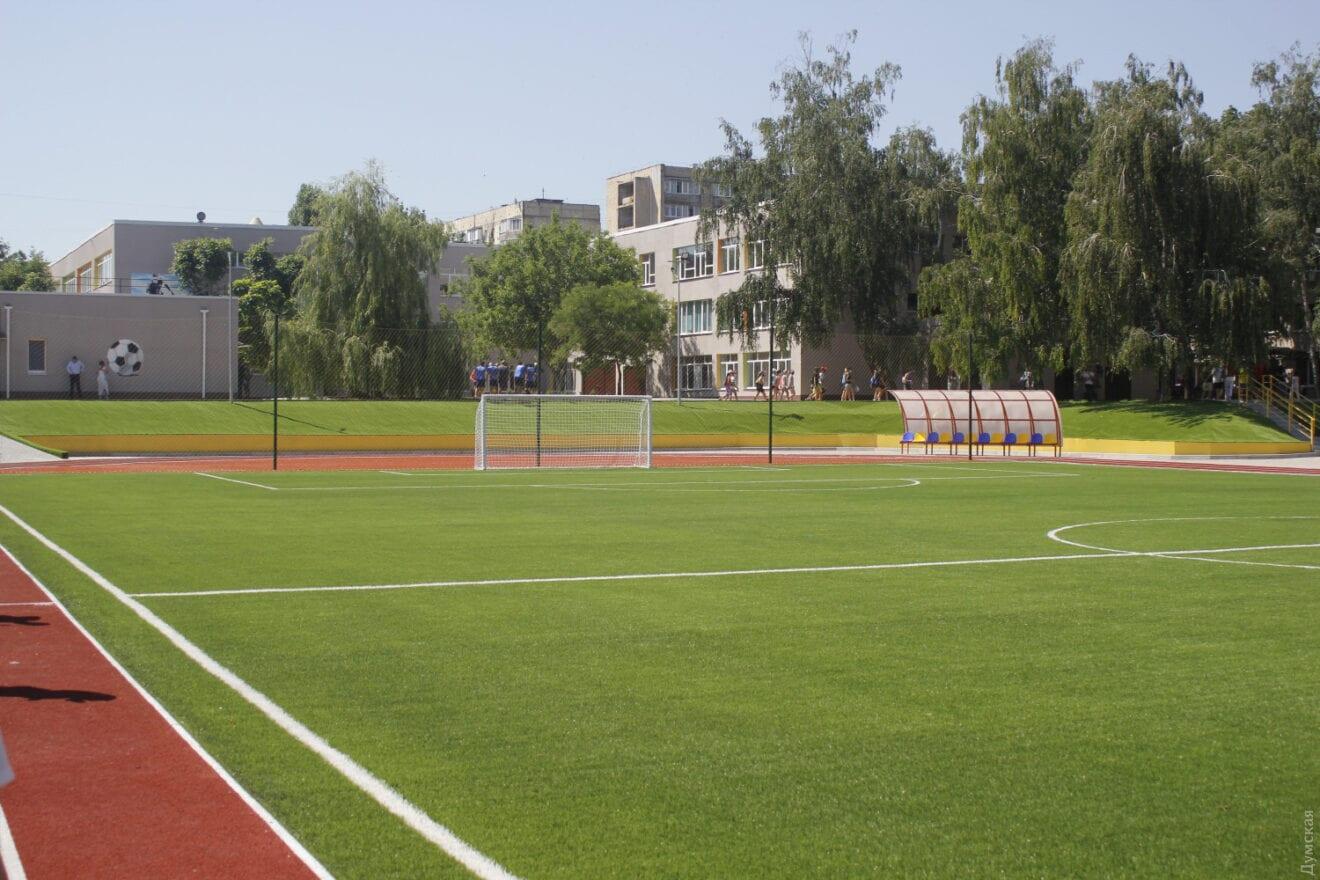 Под Одессой затопило стадион, который открыл Зеленский. Фото dqxikeidqxitkant