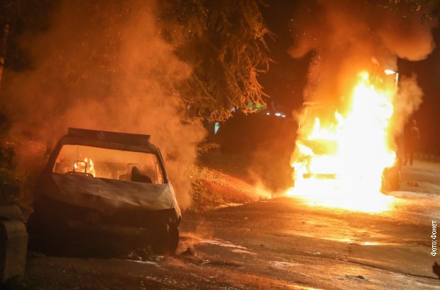 Сербы пошли на штурм парламента из-за усиления карантина 02 dqxikeidqxiqqeant