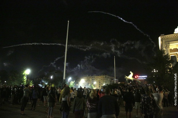 Сербы пошли на штурм парламента из-за усиления карантина 09