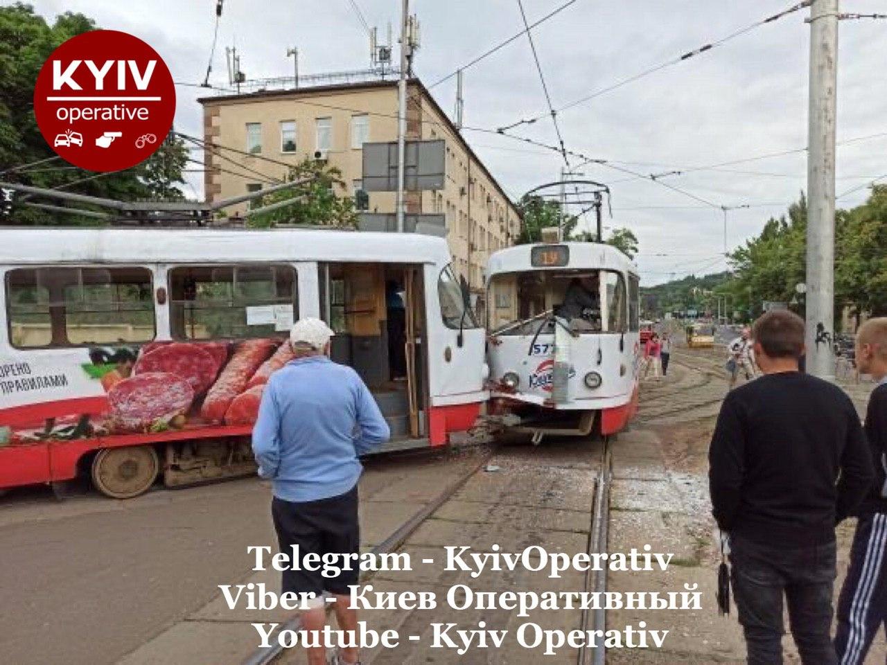 13 июля в столице столкнулись два трамвая. Фото:Telegram/ "Киев оперативный"