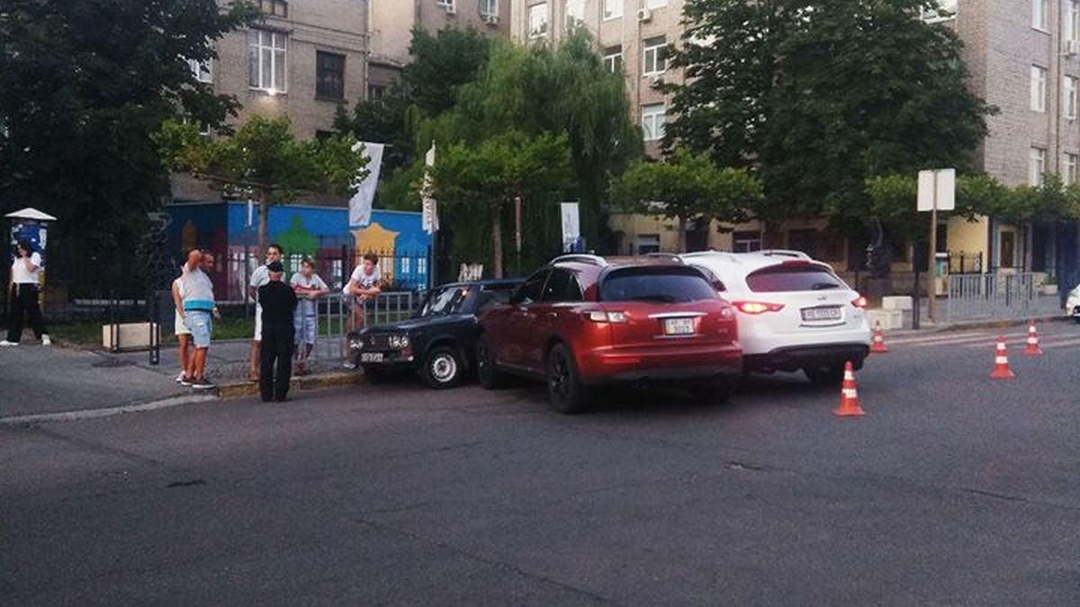 Infiniti не поделили дорогу dqxikeidqxitkant