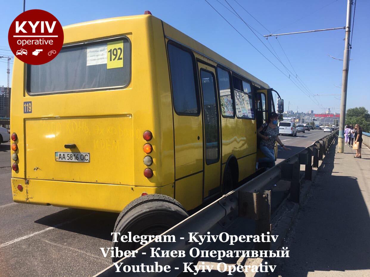 Маршрутка с отпавшими колесами dqxikeidqxiqqeant