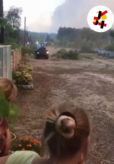 В Харьковской области тракторист спас от пожара десятки домов. Аваков наградил его медалью. Фото: 1654 dqxikeidqxitkant