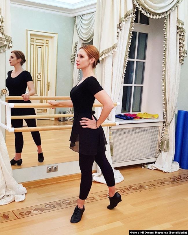 Влітку 2018 року дружина Медведчука Оксана Марченко вирішила взяти участь у шоу «Танці із зірками» на «1+1», та частина колективу телеканалу публічно виступила проти dqxikeidqxitkant