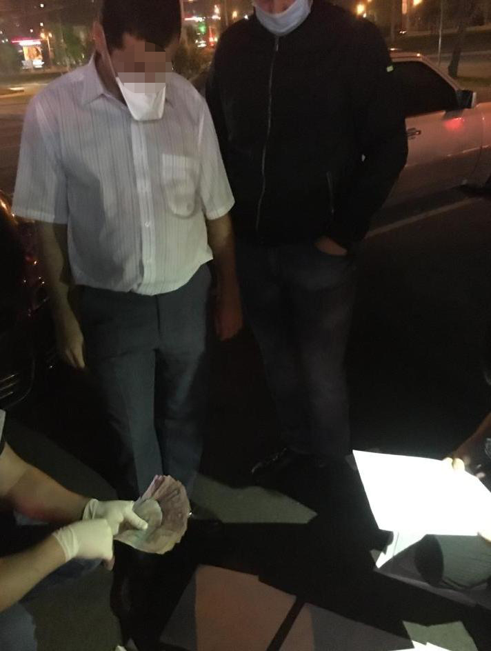 Во Львове на взятке попался начальник железнодорожной станции. Фото: Нацполиция dqxikeidqxiqqeant