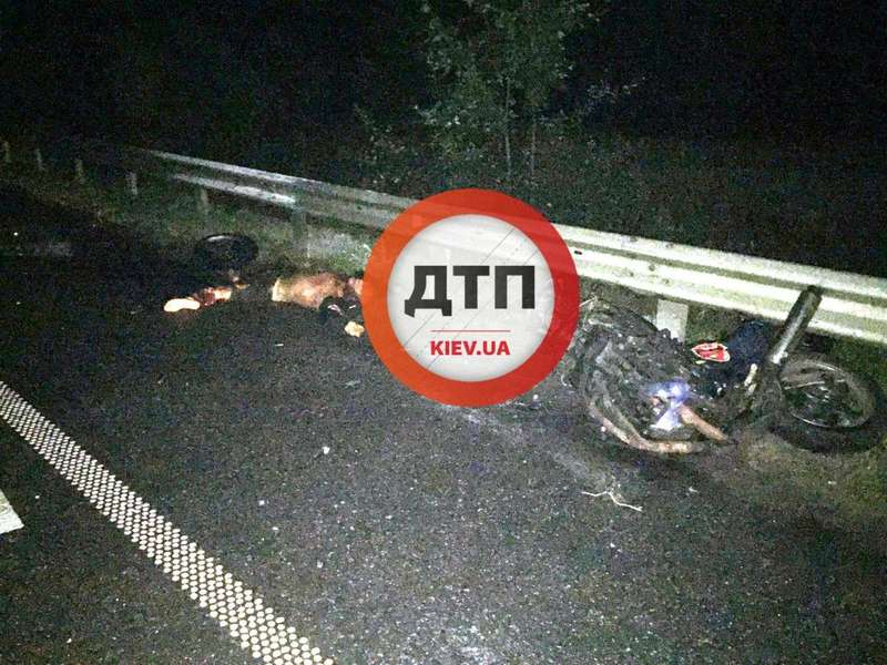 Ночная ДТП с мотоциклом под Киевом:  байкер и его пассажирка погибли мгновенно – груда металла и фрагменты тел Ночная ДТП с мотоциклом под Киевом:  байкер и его пассажирка погибли мгновенно – груда металла и фрагменты тел dqxikeidqxitkant