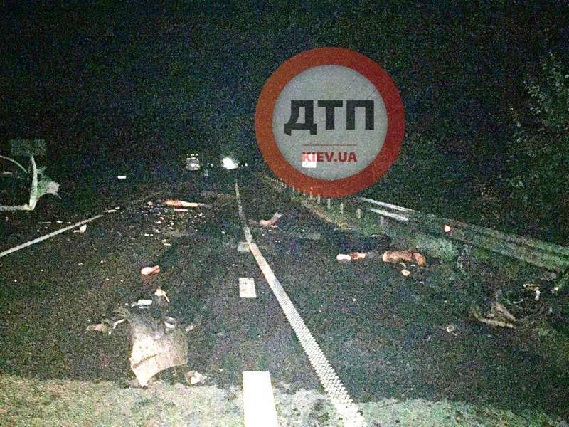 Ночная ДТП с мотоциклом под Киевом:  байкер и его пассажирка погибли мгновенно – груда металла и фрагменты тел Ночная ДТП с мотоциклом под Киевом:  байкер и его пассажирка погибли мгновенно – груда металла и фрагменты тел