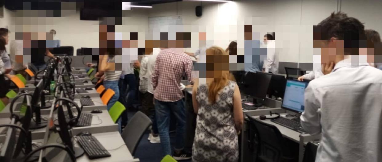 У аферистов был оборудован большой колл-центр.