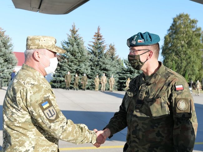 Ð”ÐµÐ»ÐµÐ³Ð°Ñ†Ñ–Ñ Ð—Ð¡ ÐŸÐ¾Ð»ÑŒÑ‰Ñ– Ð½Ð° Ñ‡Ð¾Ð»Ñ– Ð· ÐºÐ¾Ð¼Ð°Ð½Ð´ÑƒÐ²Ð°Ñ‡ÐµÐ¼ ÐŸÑ–Ð¾Ñ‚Ñ€Ð¾Ð²ÑÑŒÐºÑ– Ð¿Ñ€Ð¸Ð±ÑƒÐ»Ð° Ð² Ð£ÐºÑ€Ð°Ñ—Ð½Ñƒ 02