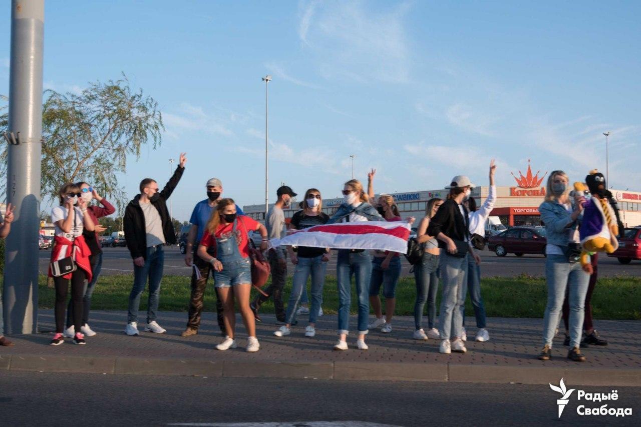 Акция протеста у ТЦ "Корона" в Гродно.